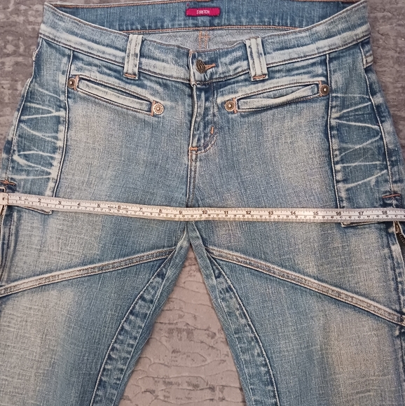 Y2K Guess zippered capri Jeans😱🤯😍😍 - Picture 11 of 16